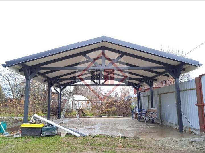 навес для загородного дома из металлочерепицы с водоотведением