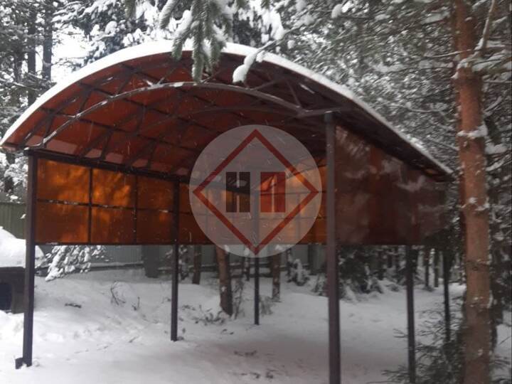 дачный навес с арочной кровлей из поликарбоната