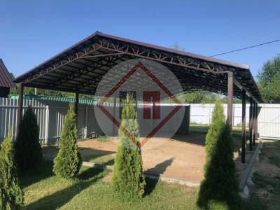 большой навес с двускатной кровлей