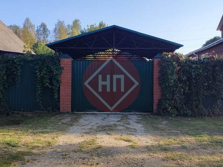 навес из металлочерепицы зеленого цвета