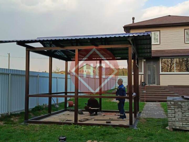навес для загородного дома, кровля из профлиста