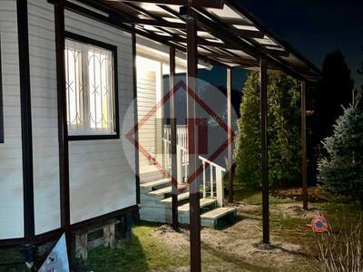 односкатный небольшой навес для дома деревянного