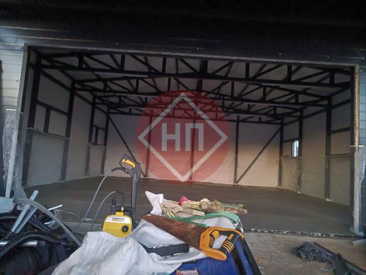 большой гараж из сэндвич-панелей с навесом